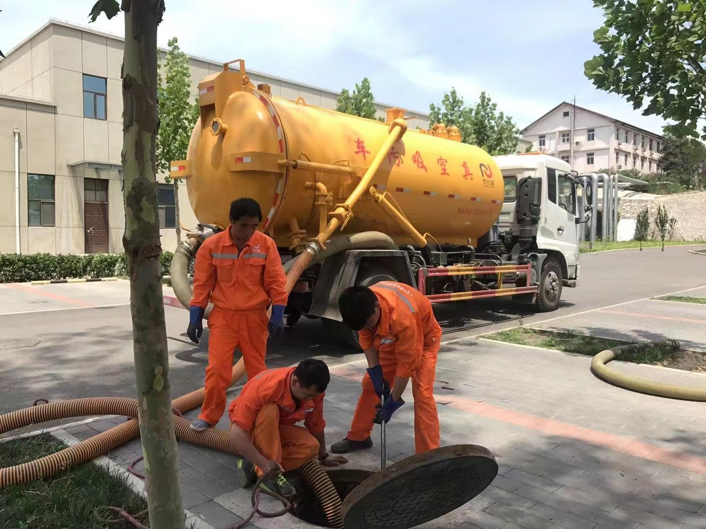 阜宁化粪池清理与5-8吨吸粪车施工效率分析